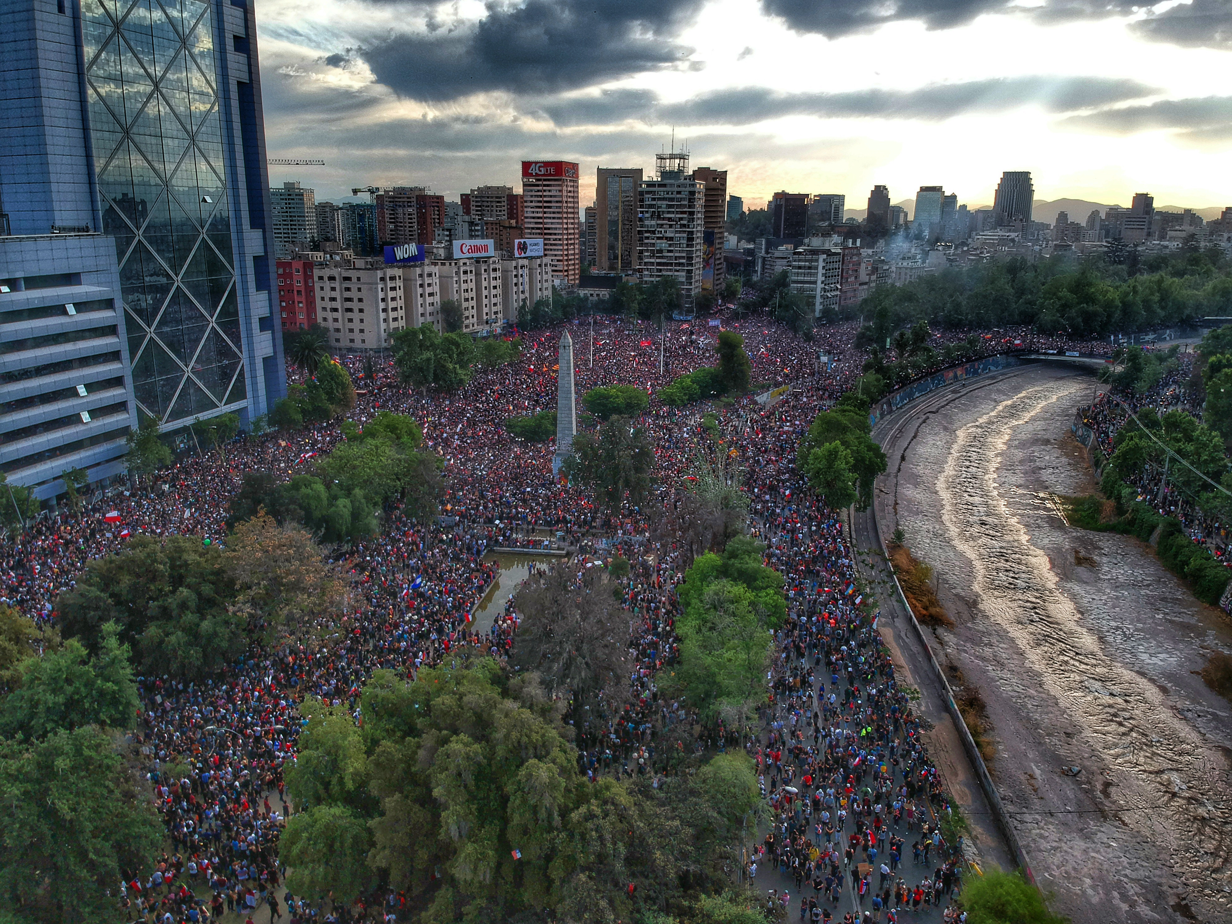Protests in Plaza Baquedano, downtown Santiago. Photo courtesy of Hugo Morales.